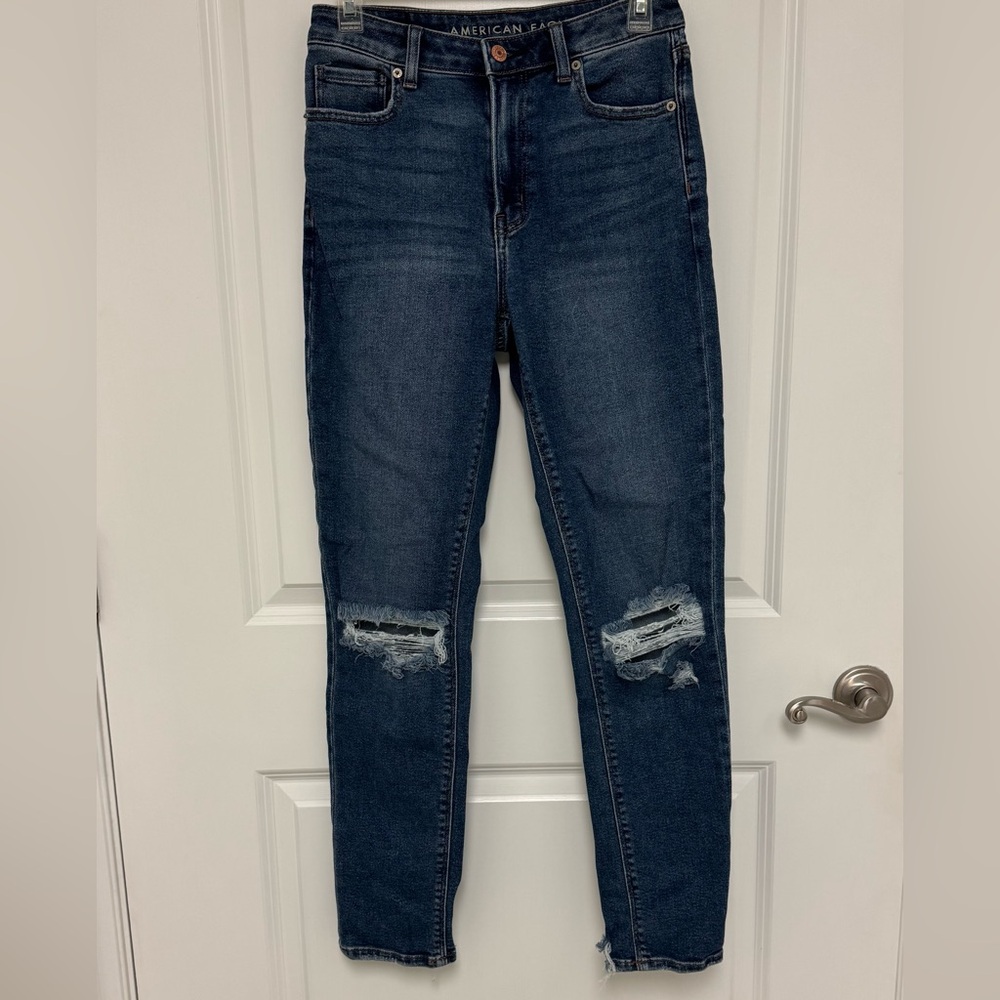 American Eagle Mom Jean Size 2 Stretch Distressed